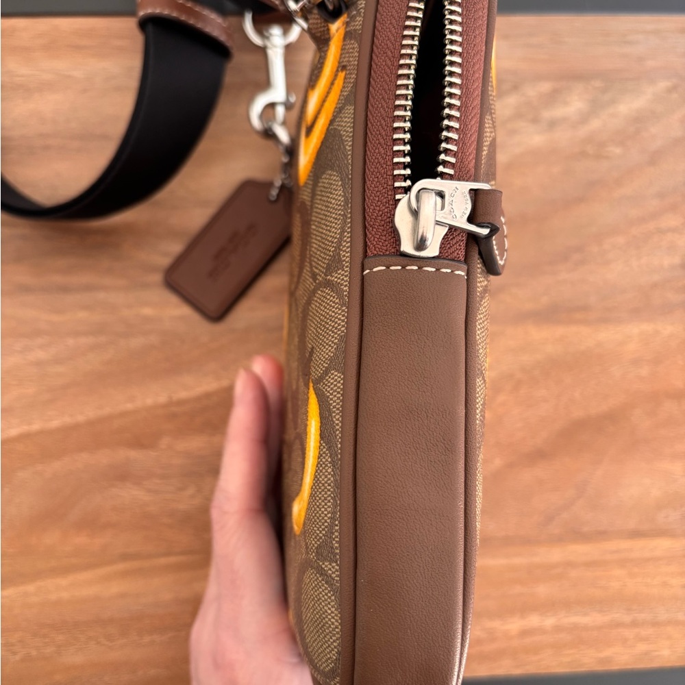 Coach Banana Aden crossbody - Picture 4 of 9